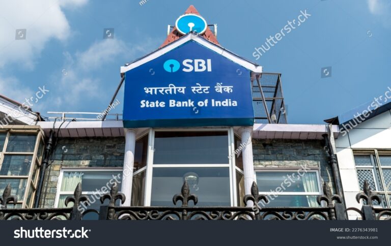 stock-photo-shimla-mar-shimla-mall-road-branch-of-sbi-bank-provides-retail-banking-services-2276343981